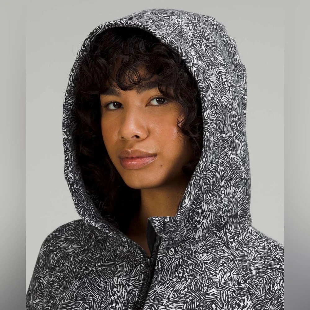 Lululemon Scuba Full-Zip Hoodie, Offbeat Alpine White Black, size 18